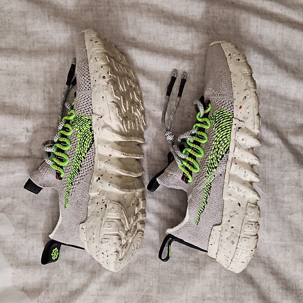 Nike Space Hippies 01